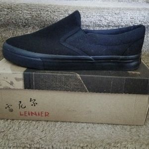 Womens size 9 canvas slip on